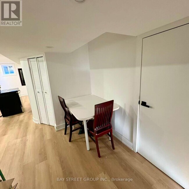 Building Photo - 2513 Benedet Dr