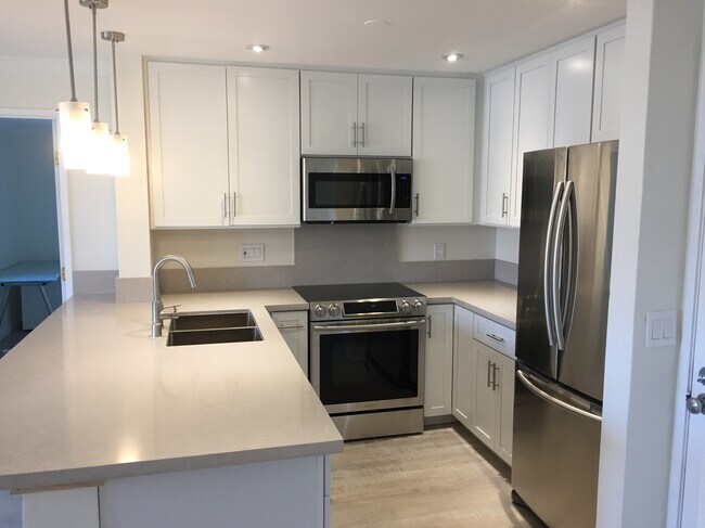 Kitchen Cabinets - 8889 Caminito Plaza Centro