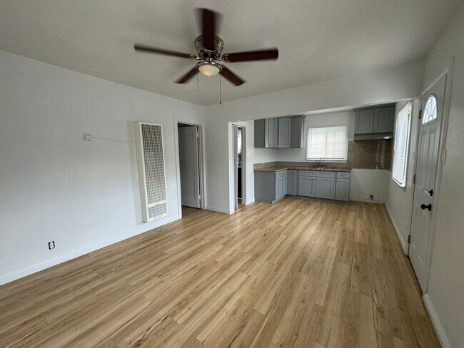 Foto del edificio - 2108 - 2110 1/2 Linden Ave