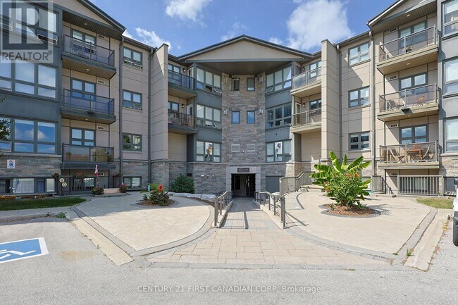 Photo du bâtiment - 15-215 Jacksway Crescent