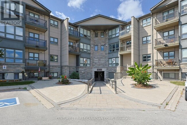 Photo du bâtiment - 215-215 JACKSWAY Crescent