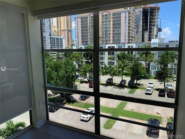 Foto del edificio - 17570 Atlantic Blvd