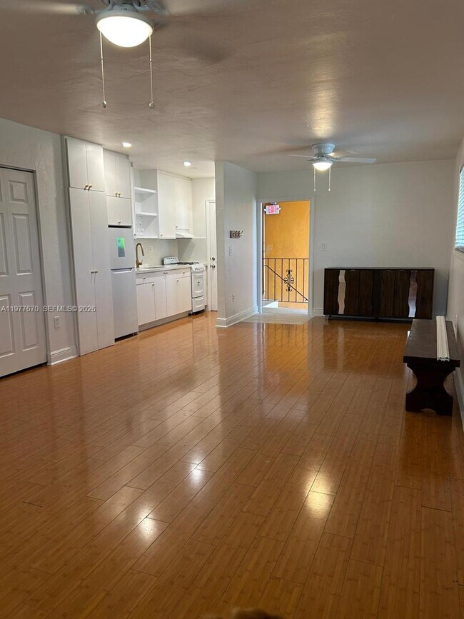 Foto del edificio - 7901 SW 64th Ave