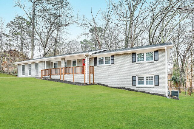 Building Photo - 6224 Shallowford Way