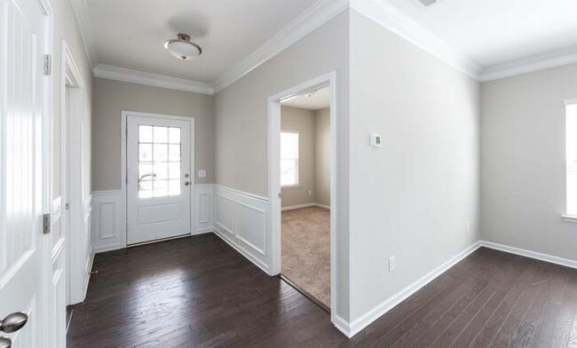 Building Photo - 2213 Silverton Dr