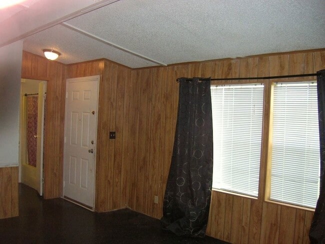 Foto del edificio - 207 E Elm St