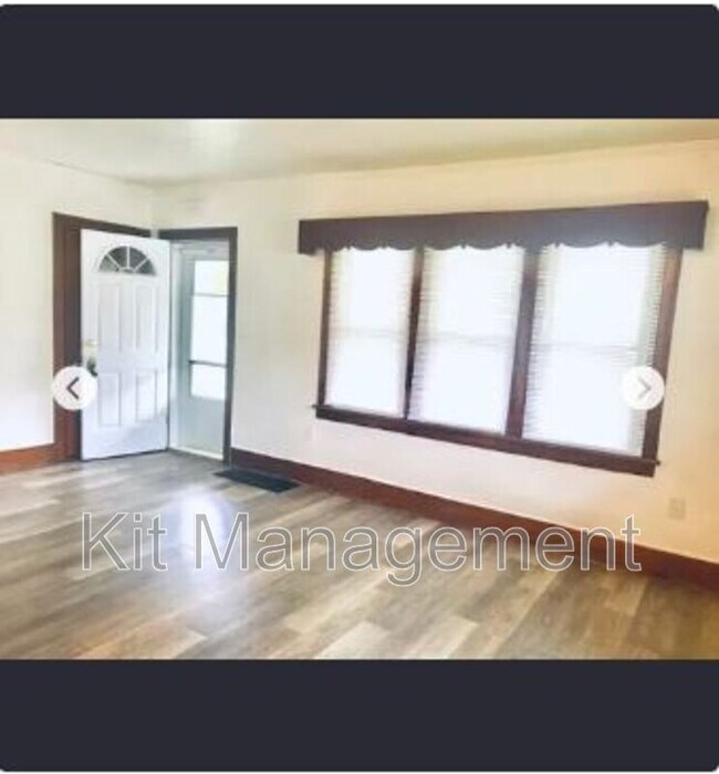 Foto del edificio - Charming 2-Bed Bungalow with Garage & Yard on Atlantic Ave – Toledo’s Best Value!