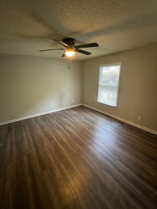 Foto del edificio - Freshly remodeled.