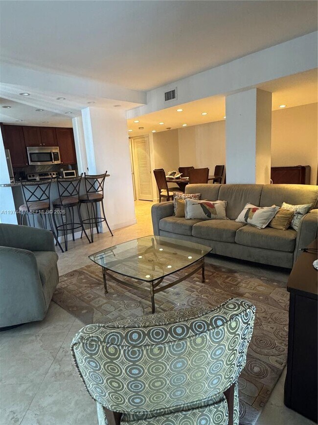 Foto del edificio - 77 Crandon Blvd