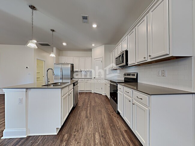 Building Photo - 410 Wright Rd A