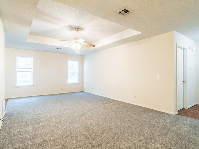 Building Photo - 612 Wanda St