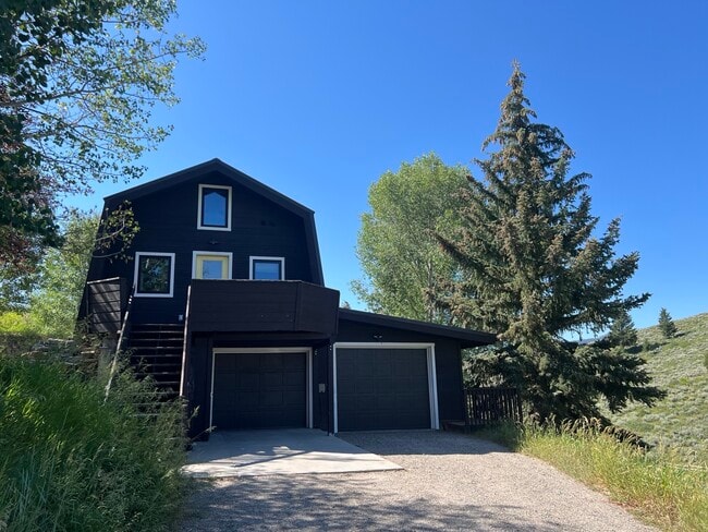 Building Photo - 1710 E Porcupine Rd