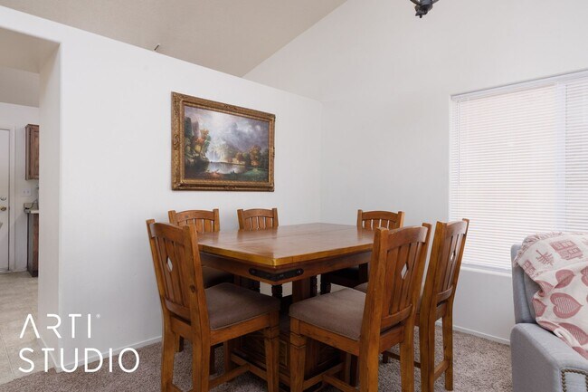 Foto del edificio - Short term fully furnished 3-bedroom 2 bat...
