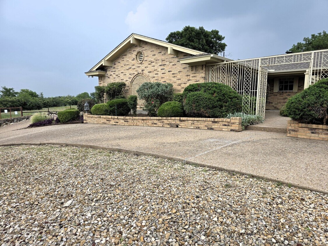 Foto principal - Yipee! Fabulous 2 bedroom, 2 bath home in ...