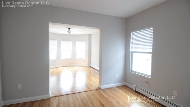 Building Photo - 1433 Cambridge St