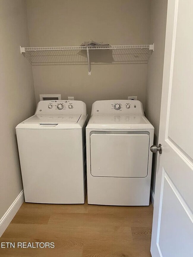 Foto del edificio - For Rent – Modern 2BR/2.5BA Townhome in Prime Knoxville Location! MOVE IN SPECIAL  $1000 off firs...