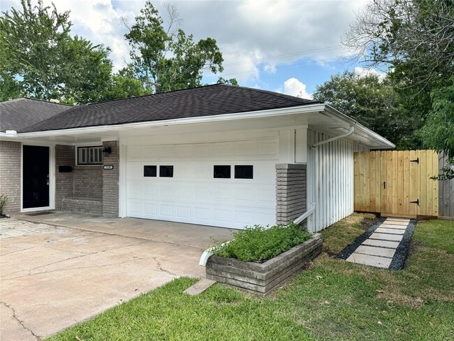 Building Photo - 5139 Indigo St