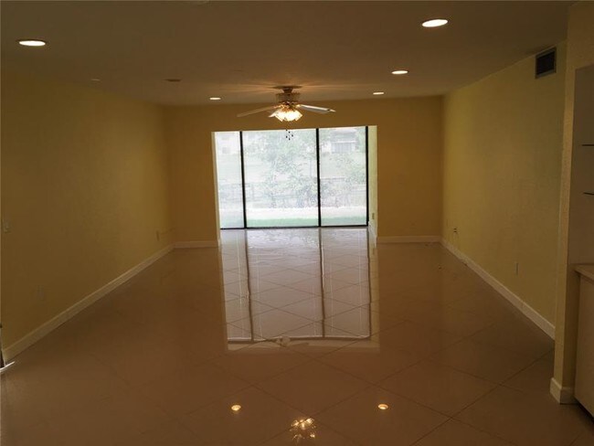 Foto del edificio - 21854 Cypress Cir