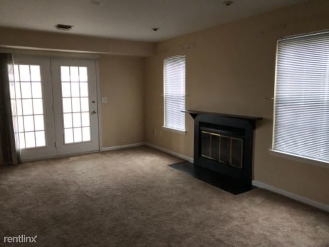 Building Photo - 3 br, 2 bath Townhome - 630 Barrington Court
