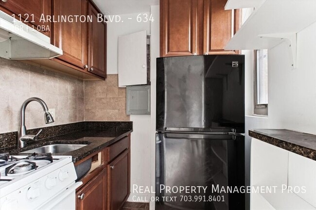 Foto del edificio - 1121 Arlington Blvd