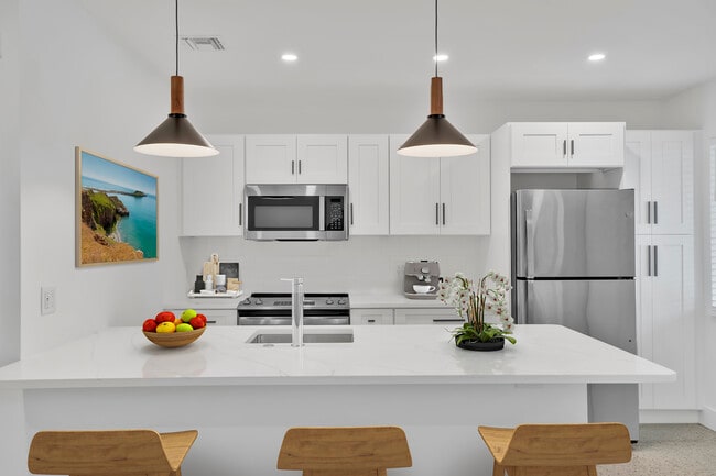 Building Photo - The Shoreline at 19th - Steps from the beach