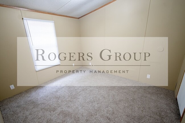 Building Photo - 671 Regina Ln