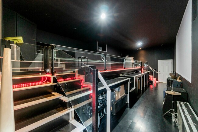 Foto del edificio - 1737 Sunset Plaza Dr