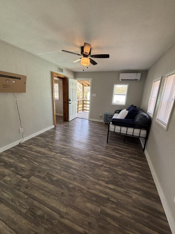 Building Photo - 339 S Whitney St