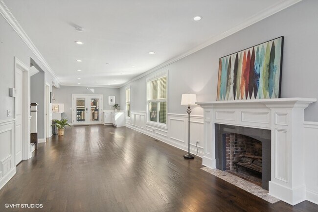 Foto del edificio - 5028 W Waveland Ave