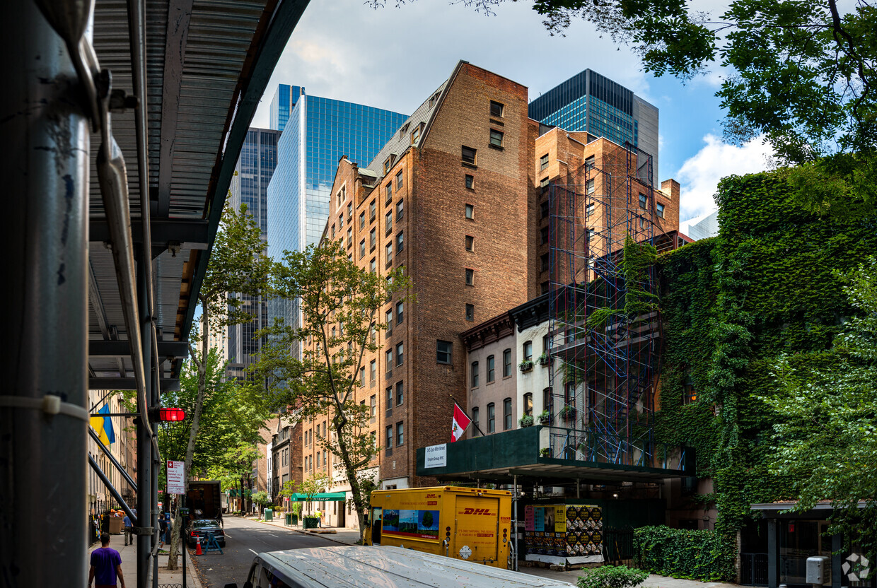 Building Photo - 235 E 49th St