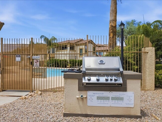 Building Photo - Charming 1 Bed / 1 Bath with Resort-Style Amenities!
