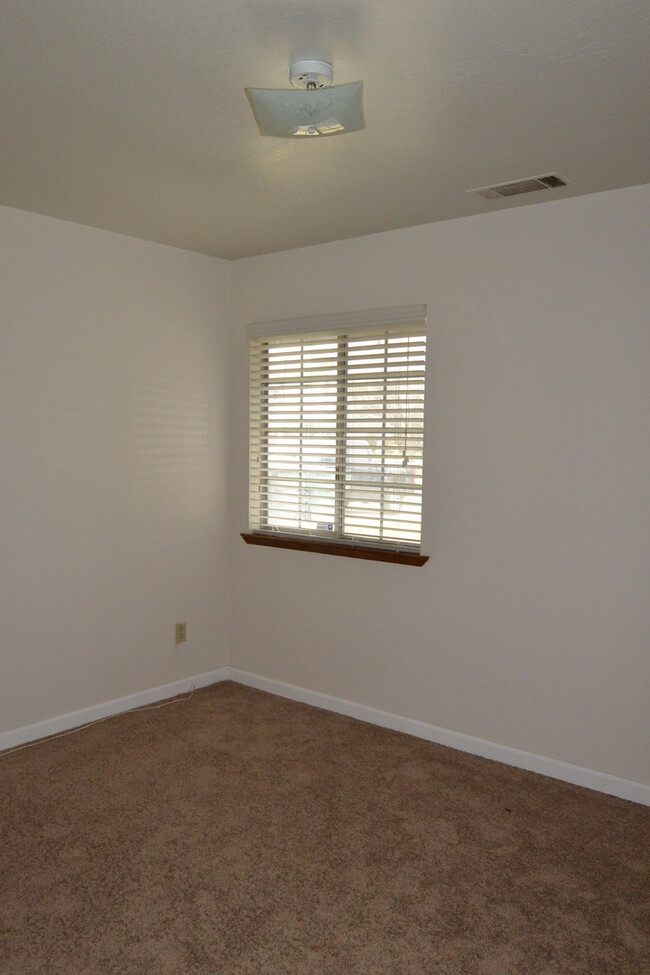Building Photo - 1509 S Noyes St