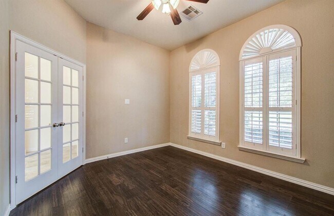 Foto del edificio - 5015 Crystal Wind Ln