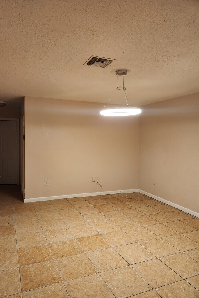 Foto del edificio - 2641 NW 20th St