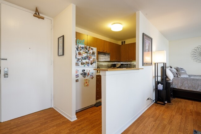 Foto del edificio - 2626 N Lakeview Ave
