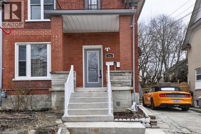 Building Photo - 147 Benton St