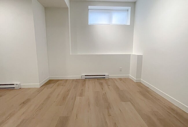 Building Photo - Modern 1Bed, 1Bath Basement Suite in Altad...