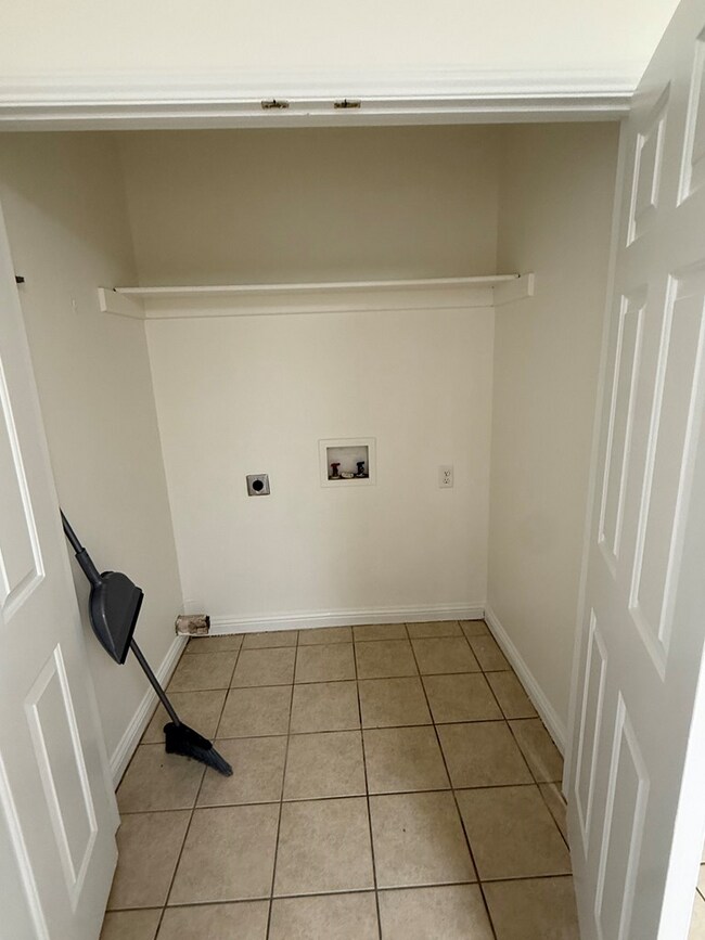 Building Photo - 106 Blue Dr
