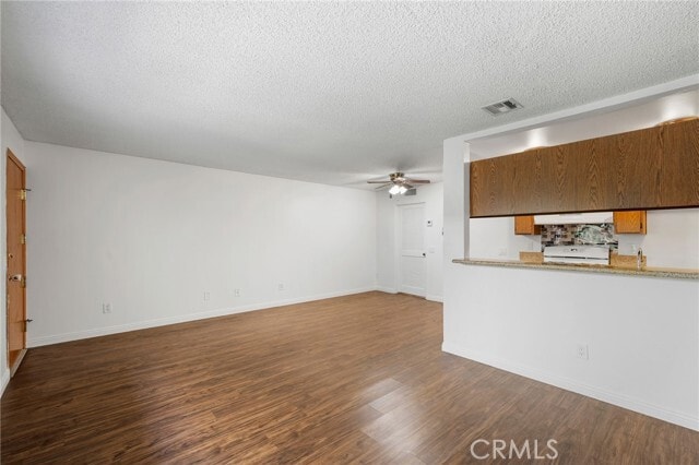 Foto del edificio - 16226 Vanowen St