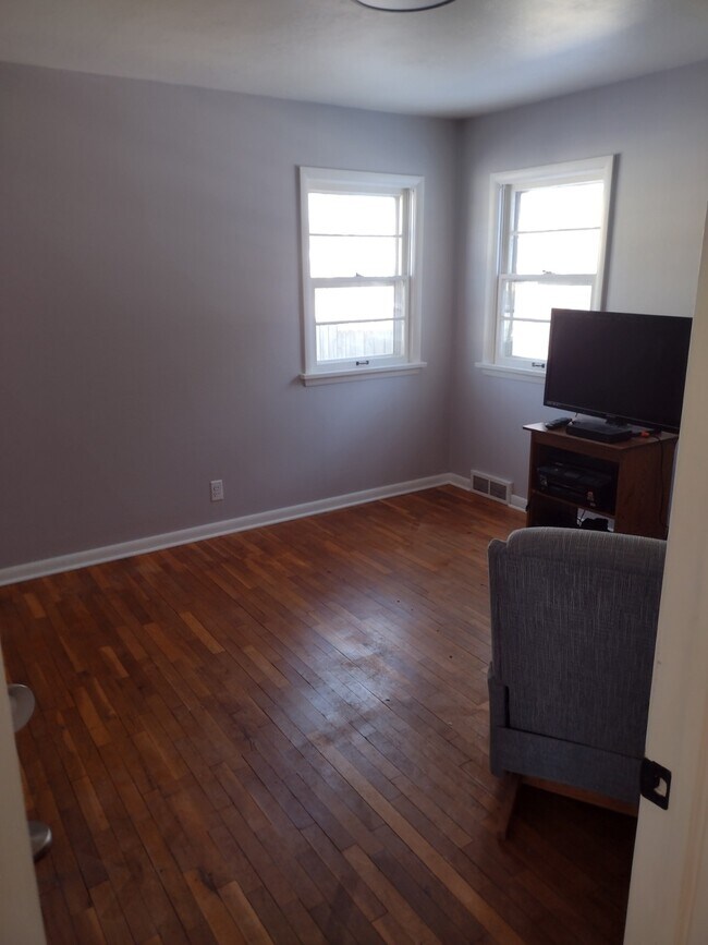 Building Photo - 1328 Wilson Dr
