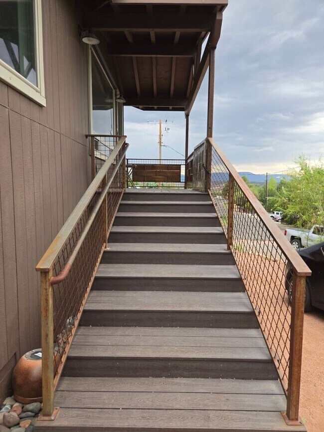 Foto del edificio - 2 Bed 1 Bath In Rimrock Contact Property P...