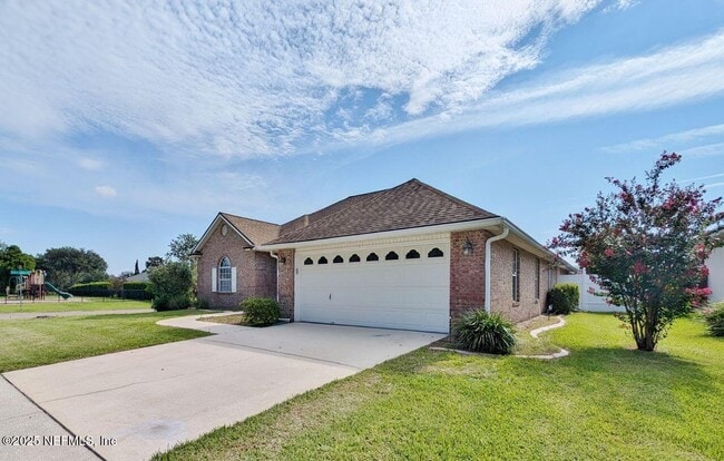 Building Photo - 2413 Cedar Trace Dr W