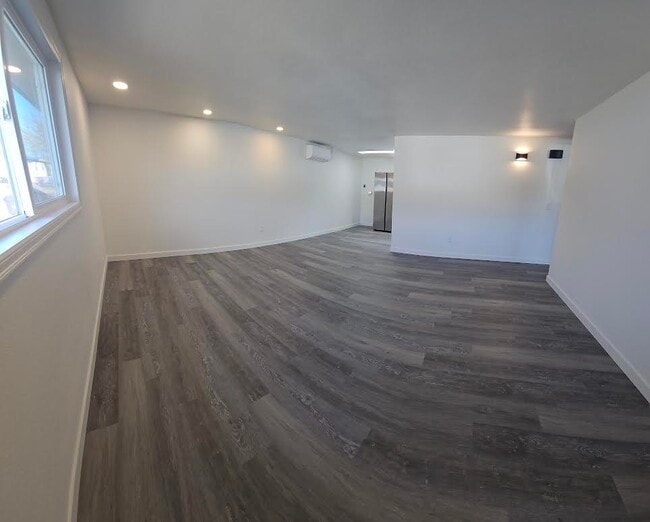 Building Photo - 618 11th St