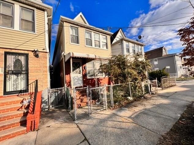 Primary Photo - 10317 171st St