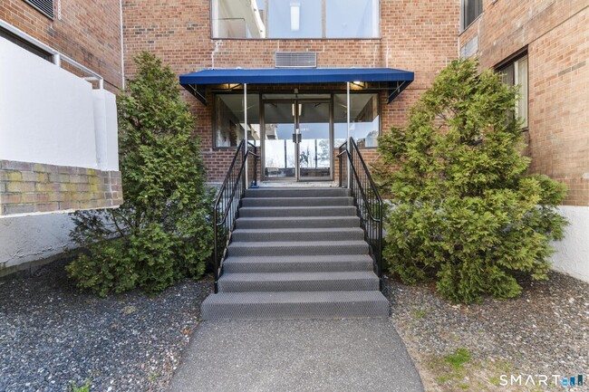 Building Photo - 1460 Elm St