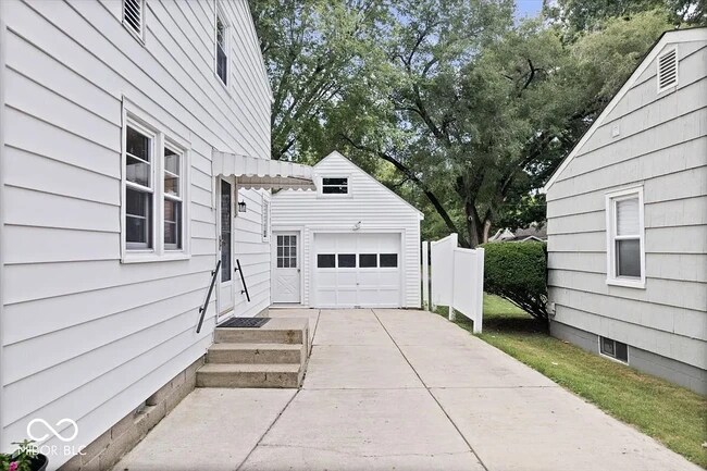 Foto del edificio - 636 S Broadway St