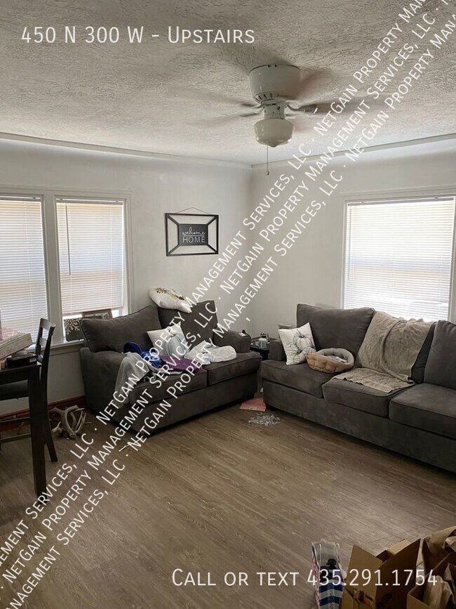 Building Photo - Pet Friendly 2 Bedroom 1 Bath apartment