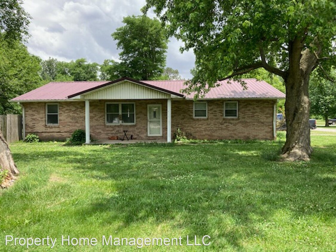 Primary Photo - 3 br, 2 bath House - 302 N. Main St.