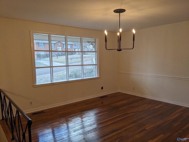 Building Photo - 2628 Valley Brook Dr NE