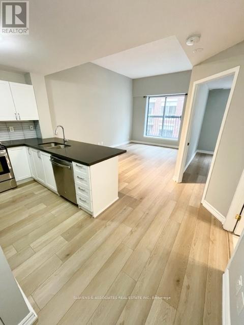 Photo du bâtiment - 4198 Dundas St W